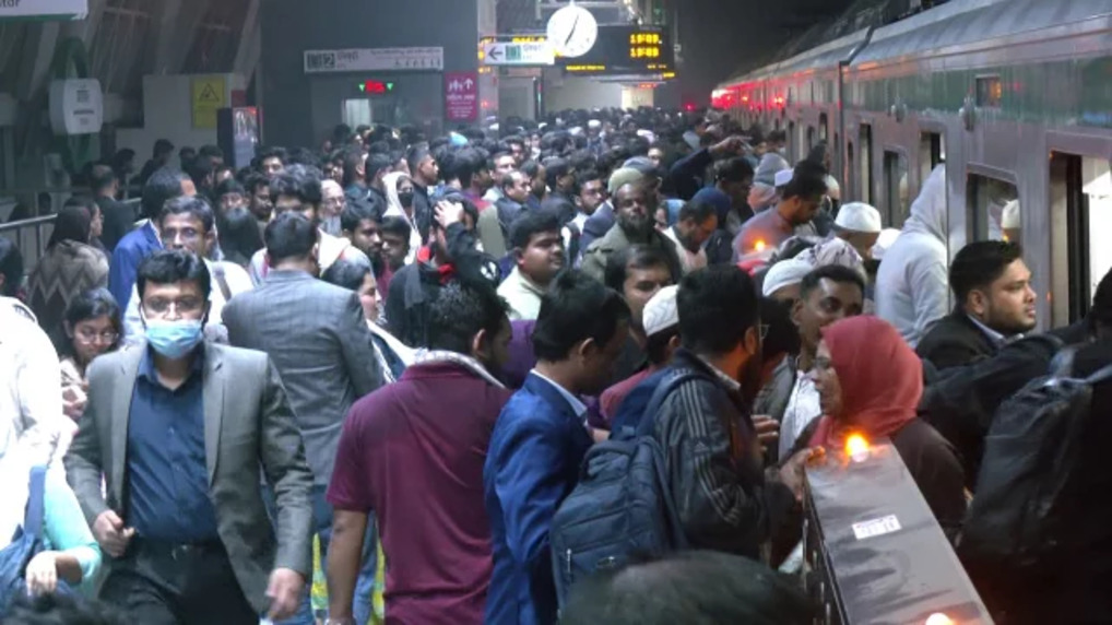 The situation at Motijheel metro station right after the office holiday is exactly like the picture